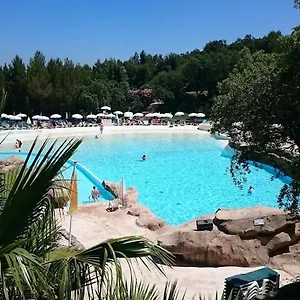 https://les-restanques-vue-mer-coquelicot-4-6pers.fr-provencehotel.com